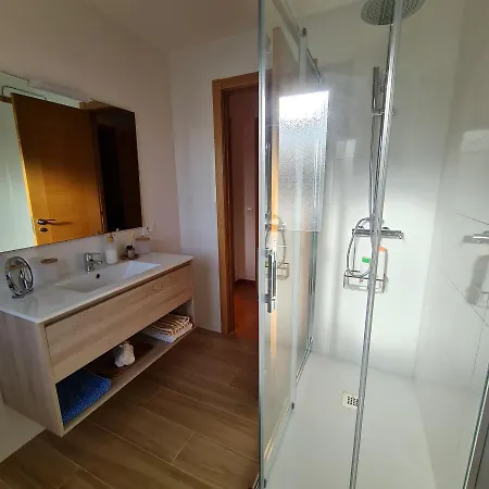 En Sanxenxo, Encima De La Playa Canelas * Sanxenxo