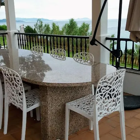 En Sanxenxo, Encima De La Playa Canelas