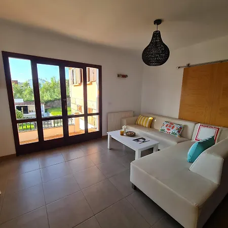 En Sanxenxo, Encima De La Playa Canelas