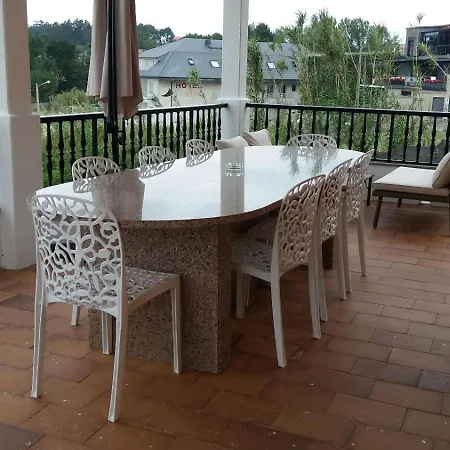 En Sanxenxo, Encima De La Playa Canelas