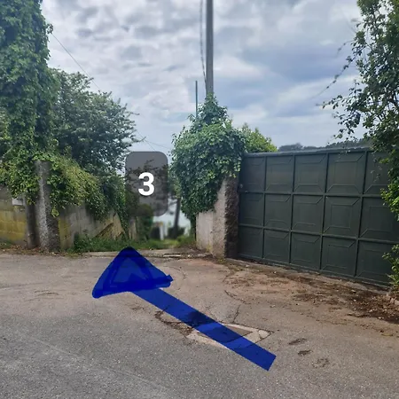 En Sanxenxo, Encima De La Playa Canelas *